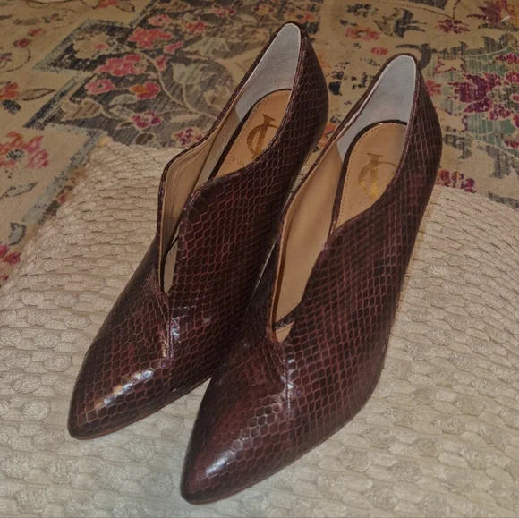 Vince Camuto Brown Snakeskin-Effect Pointed Ankle Heels - Picture 1 of 4